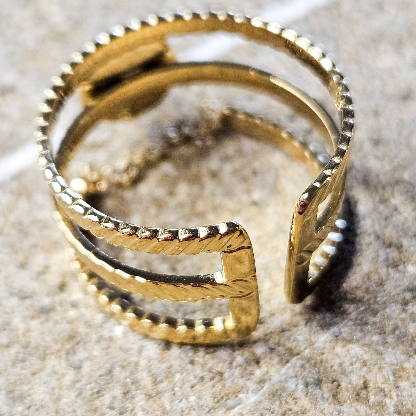Bague Alya avec chaînette et pierre violette