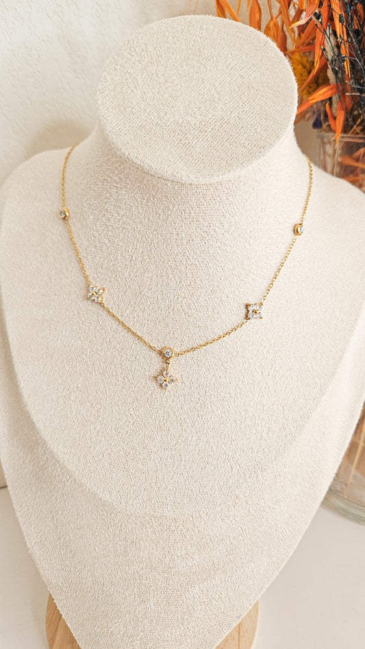 Colliers Béa avec fleurs de strass dorés