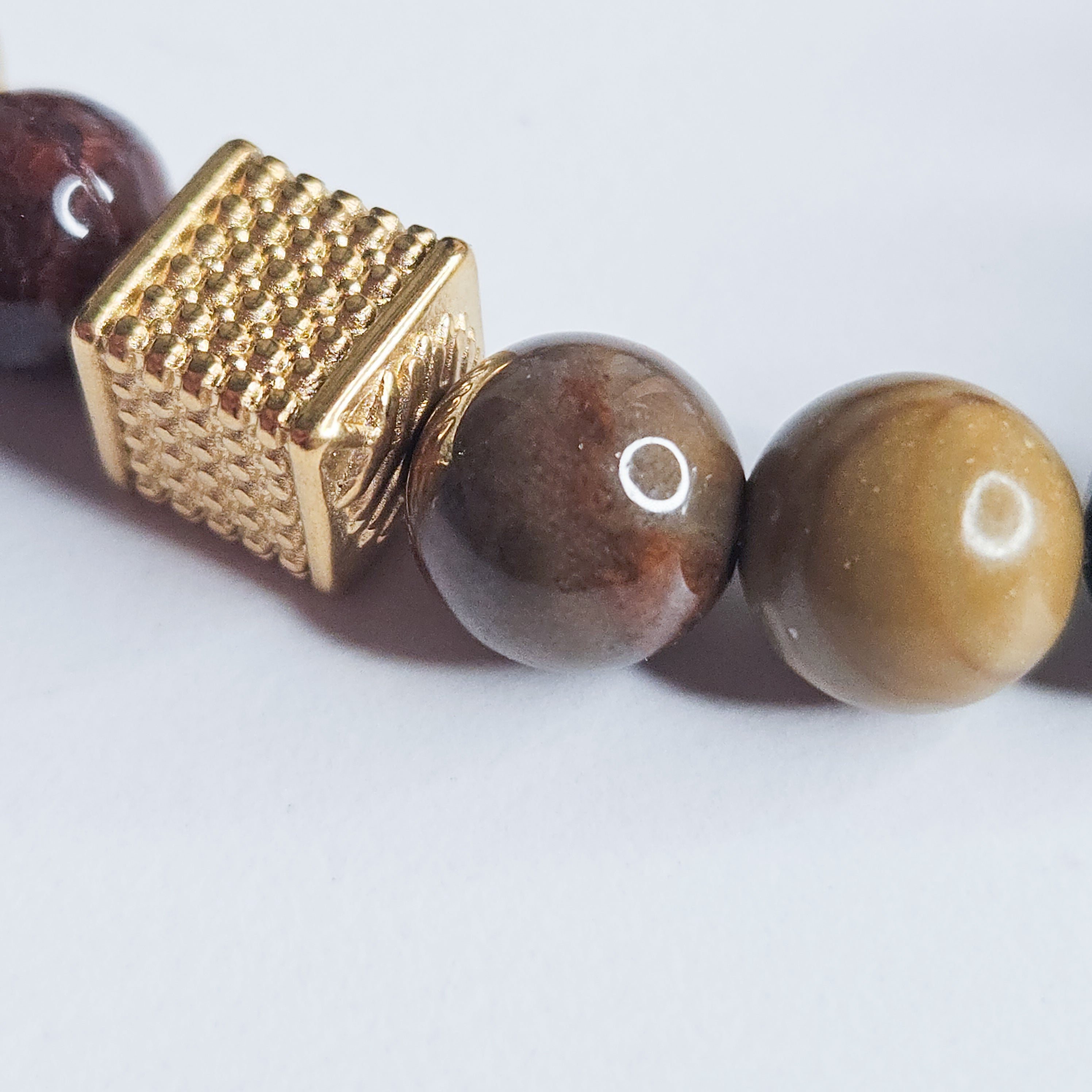 Bracelet homme Œil de tigre – Bois fossile – Agate fossile : protection, stabilité, équilibre