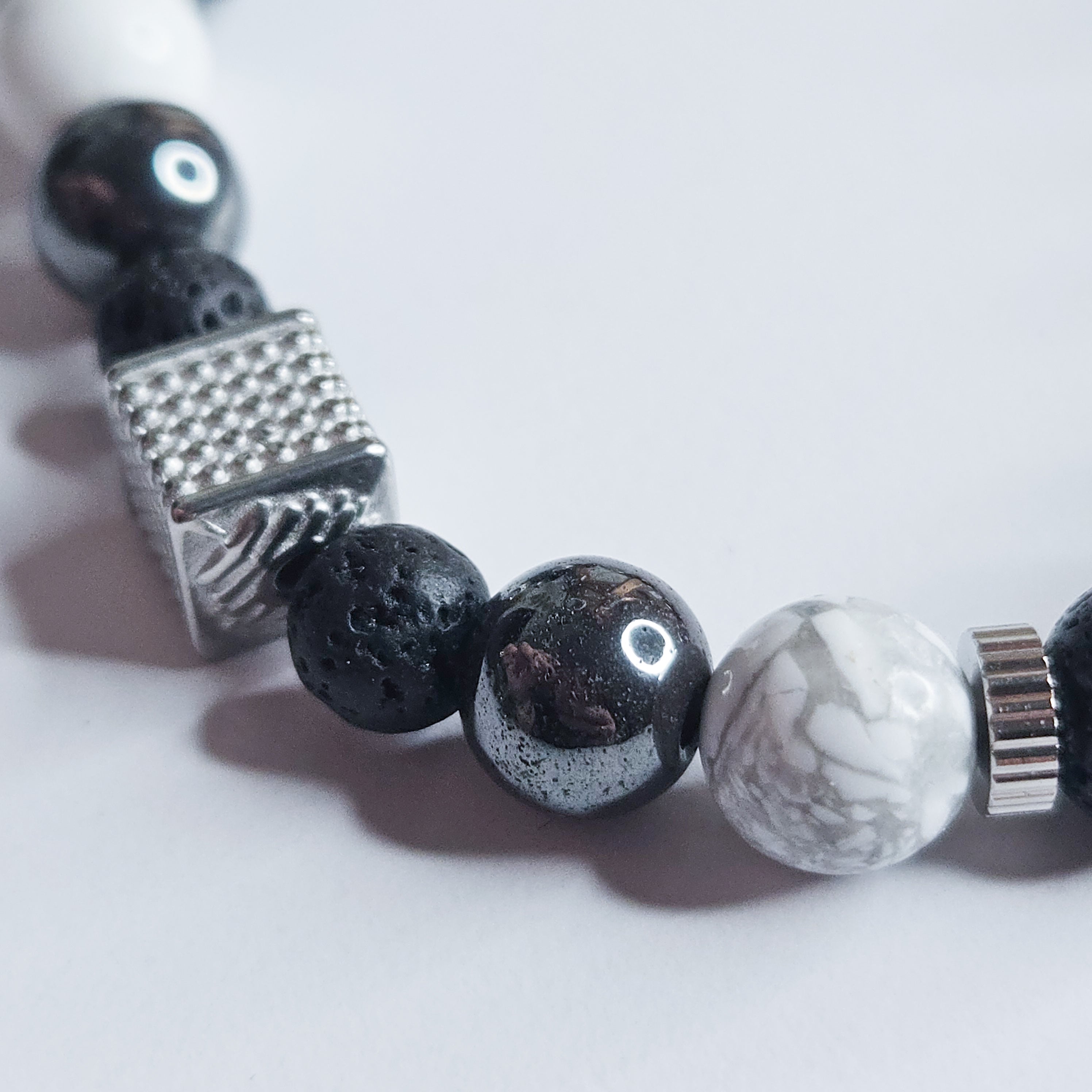 Bracelet homme hématite - howlite - pierre de lave : ancrage, calme, stabilité