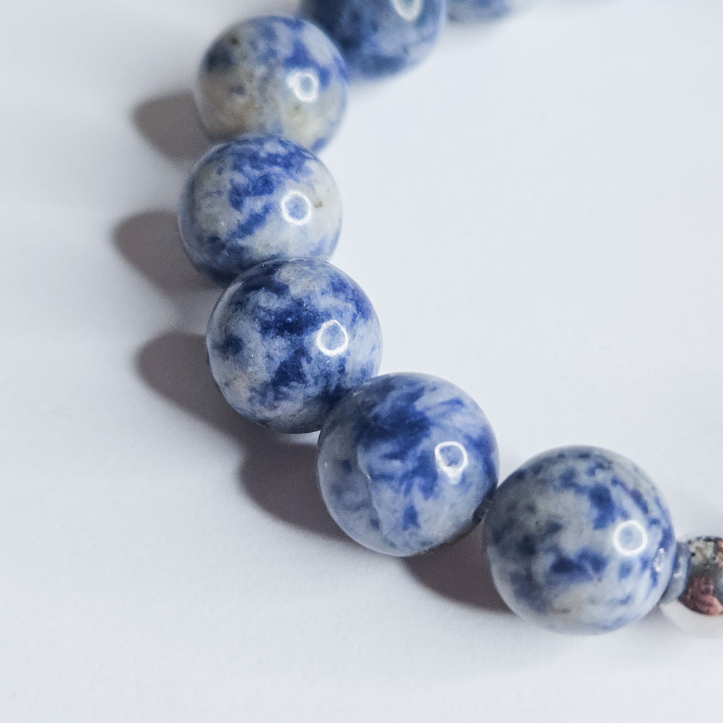Bracelet Sodalite doré - calme, clarté mentale, équilibre