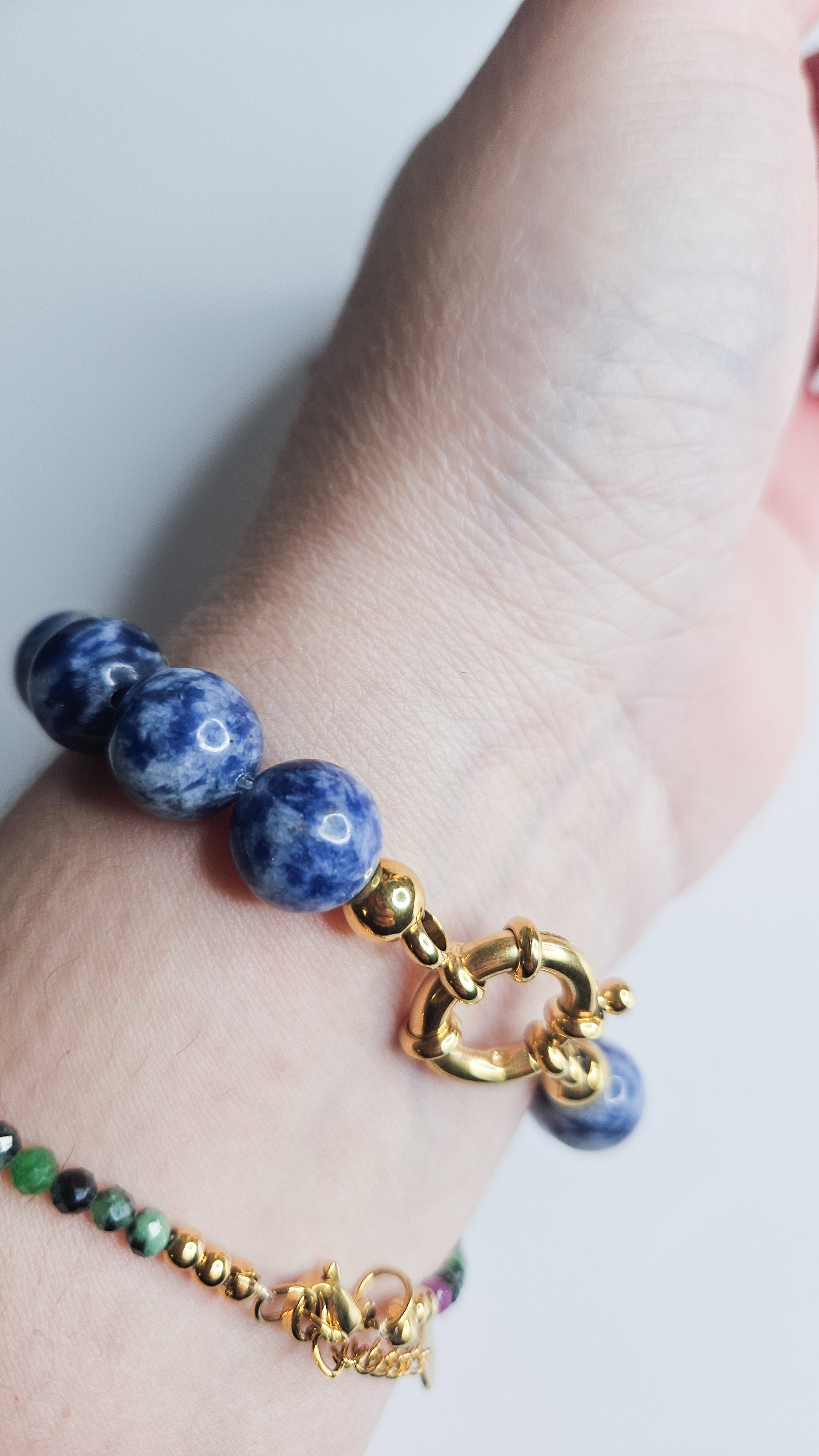 Bracelet Sodalite doré - calme, clarté mentale, équilibre
