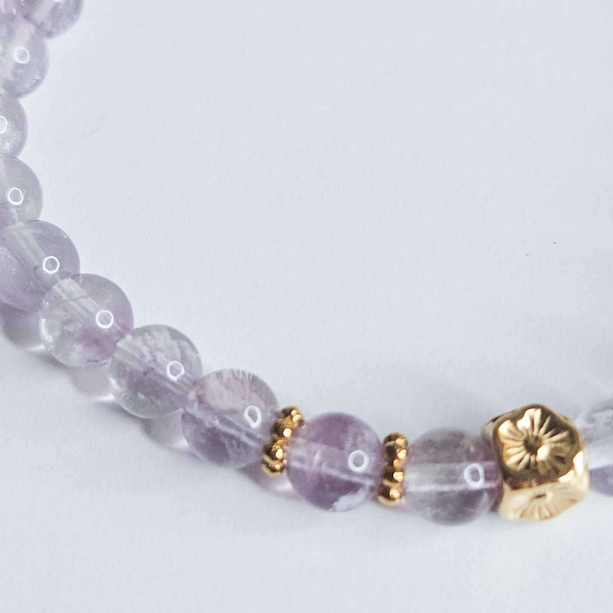 Bracelet doré Fluorite violette  - clarté mentale, concentration, apaisement