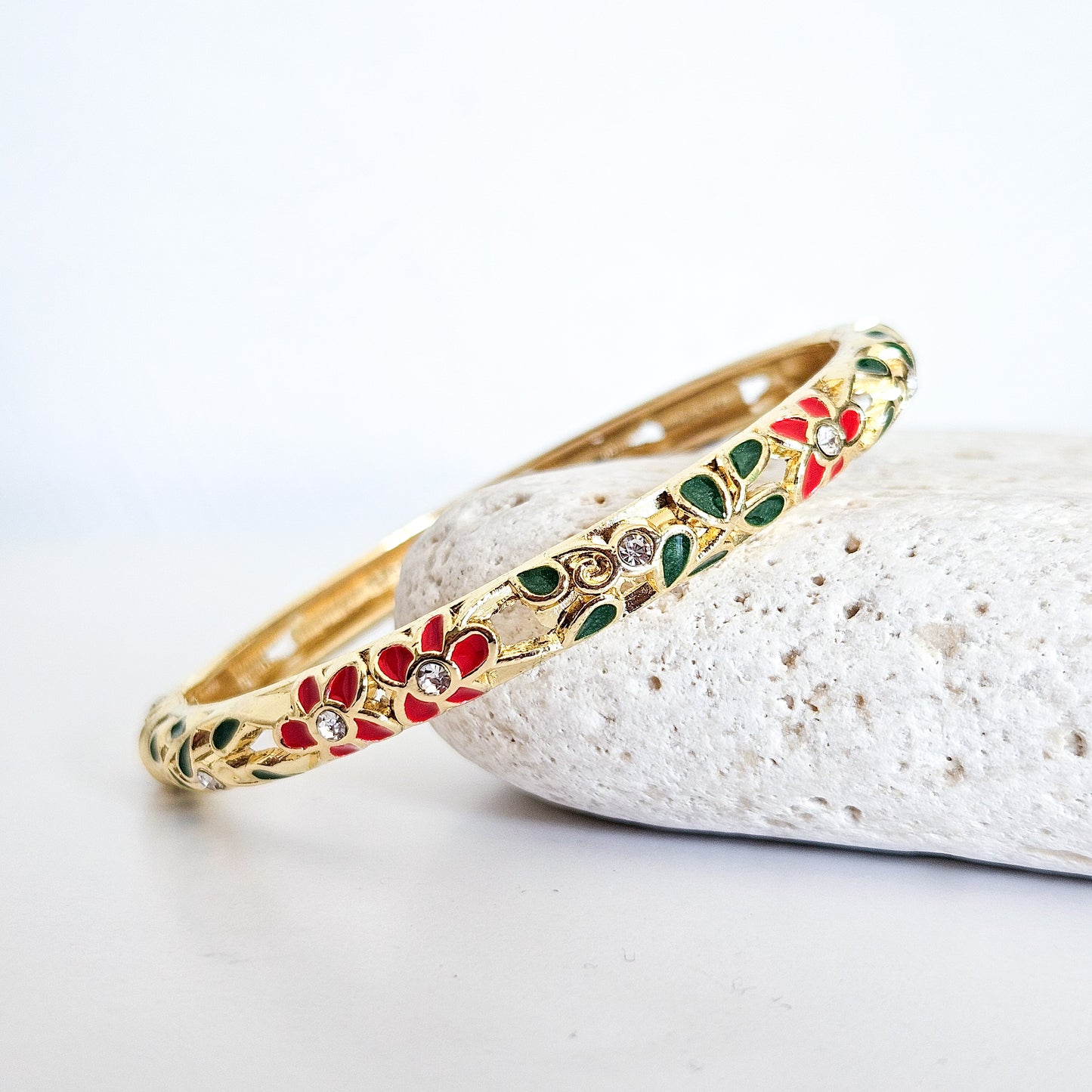 Bracelet jonc Camélia vert et rouge