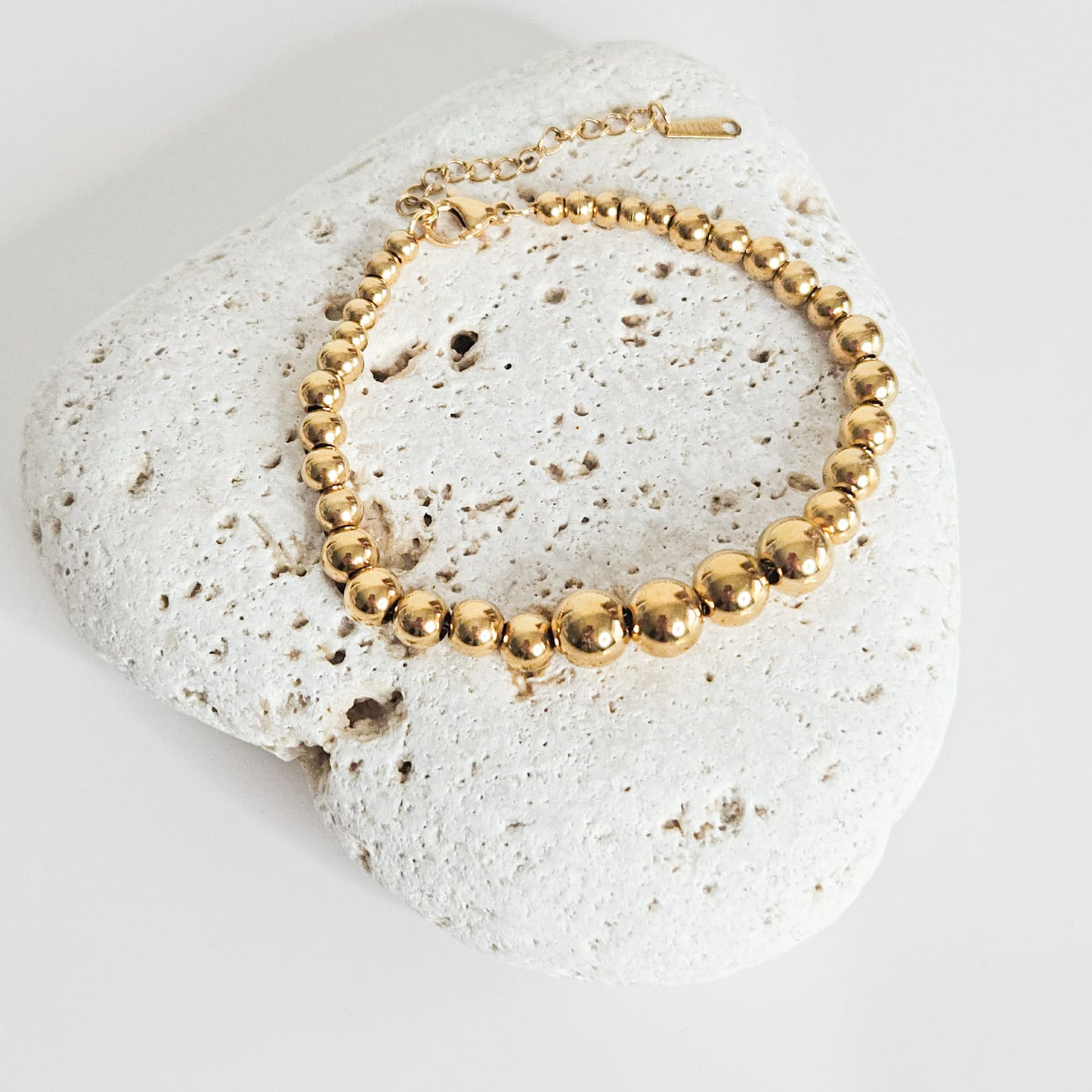 Bracelet Adélia avec perles dégradées dorées