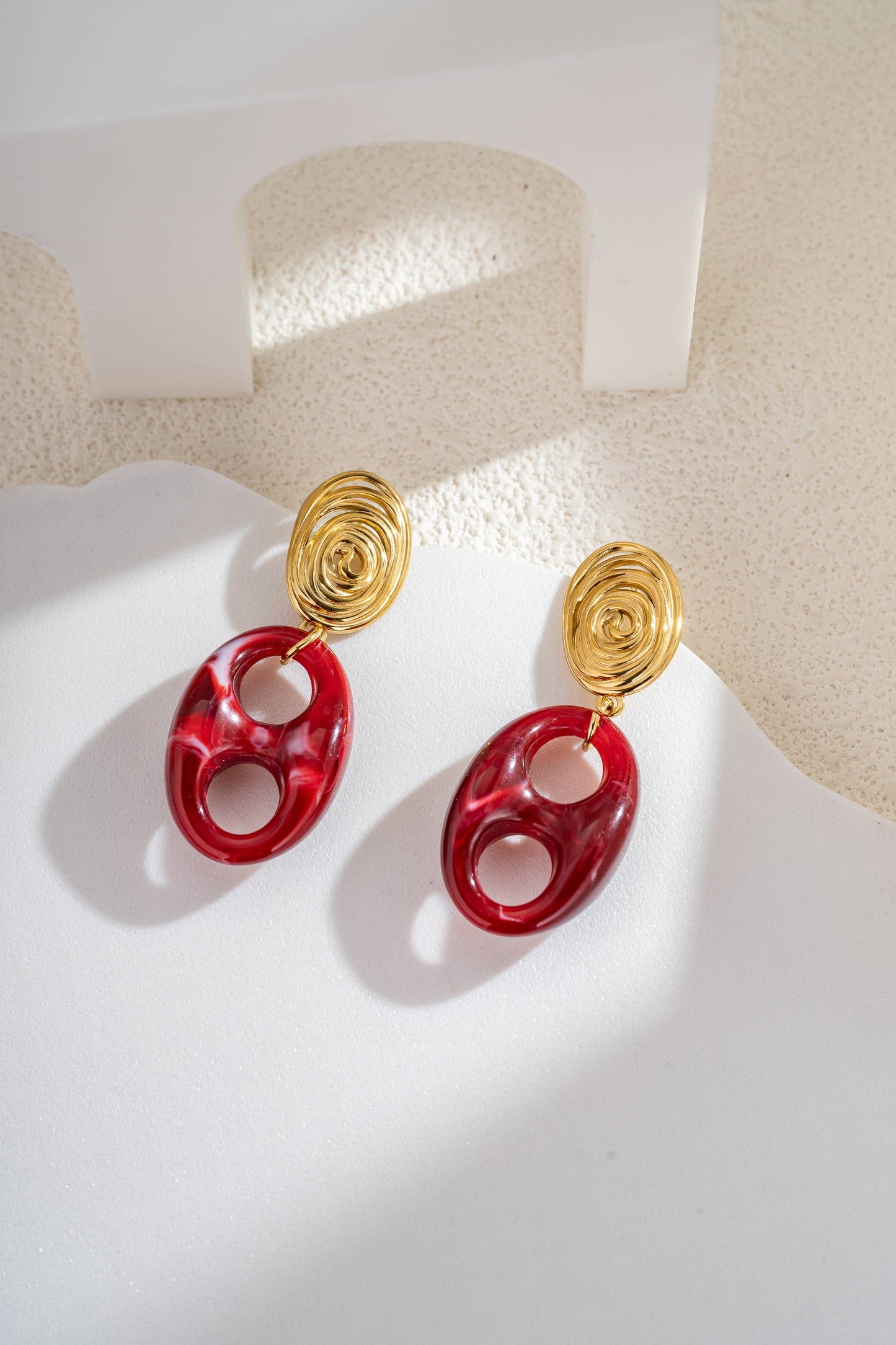 Golden spiral earrings and marbled resin, Steel: Brown