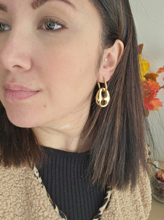 Boucles d'oreilles Lora dorées sculptées