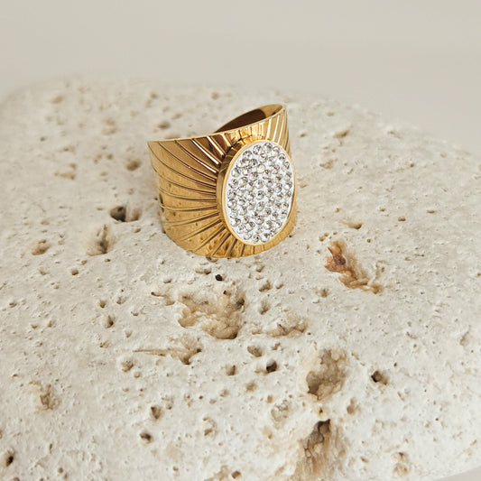 Grande bague Adélia plaqué or et ovale orné de strass