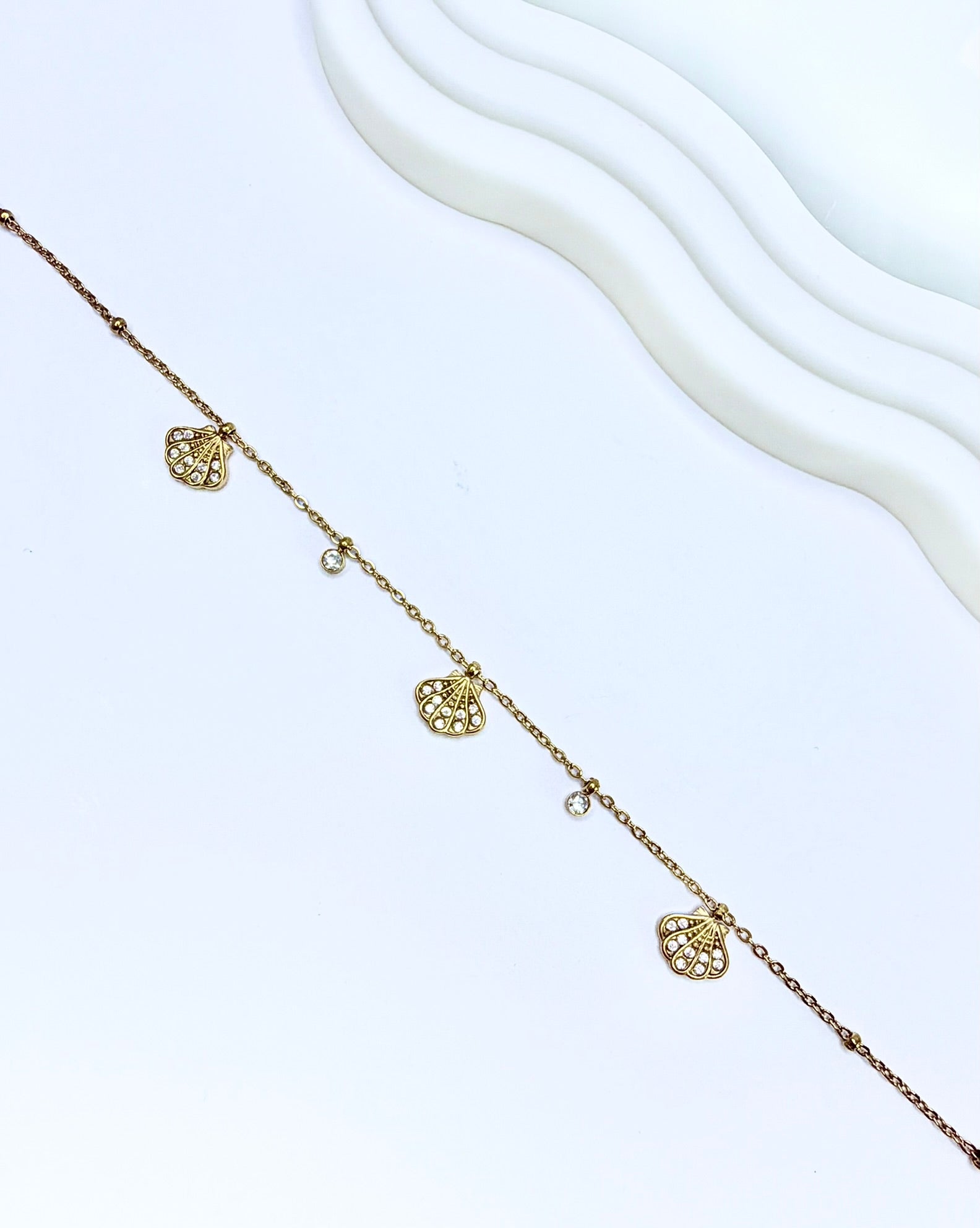 Chaîne de cheville Naya coquillages et strass