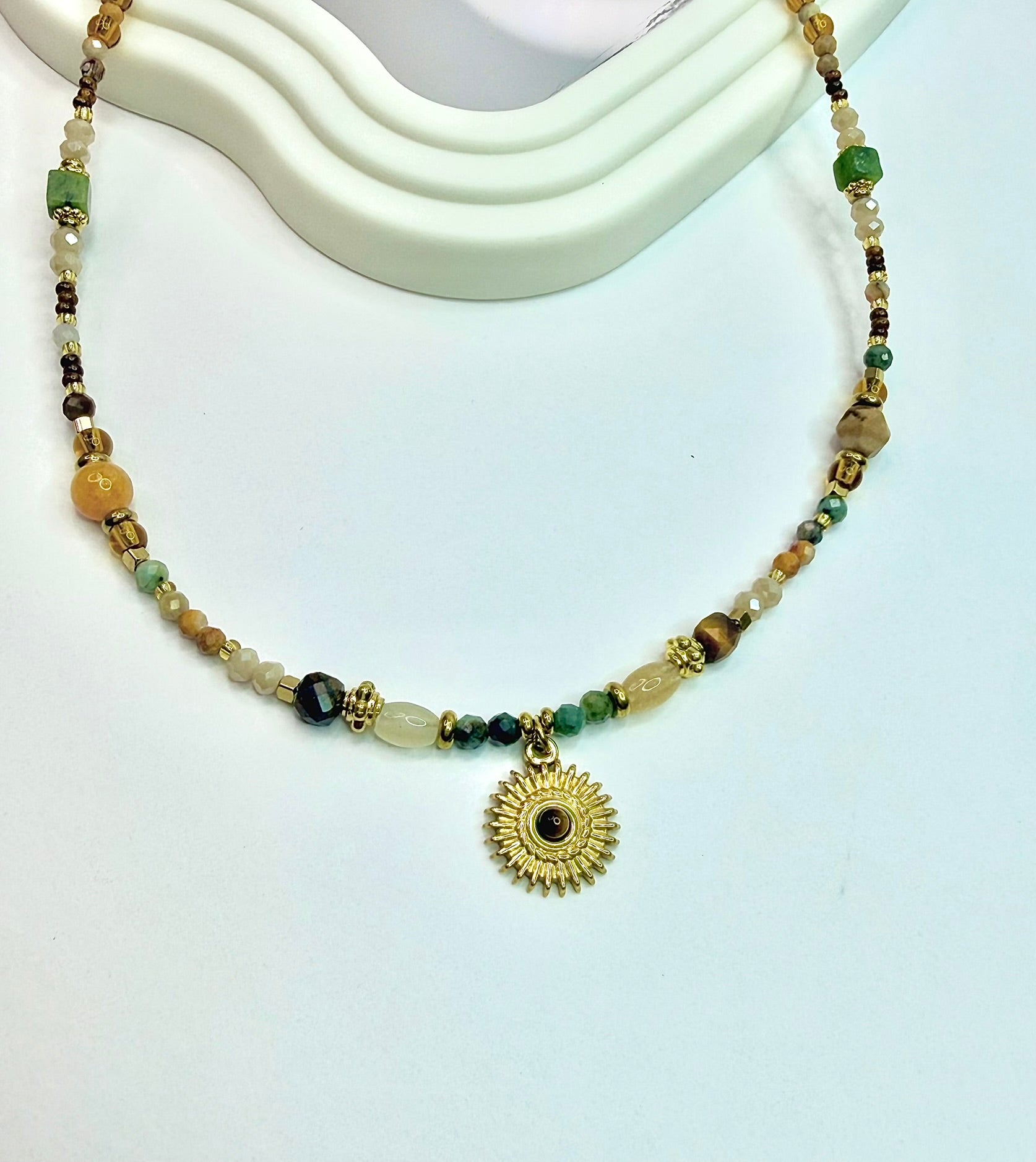 Collier Sélène en acier inoxydable avec perles de verres et naturelles