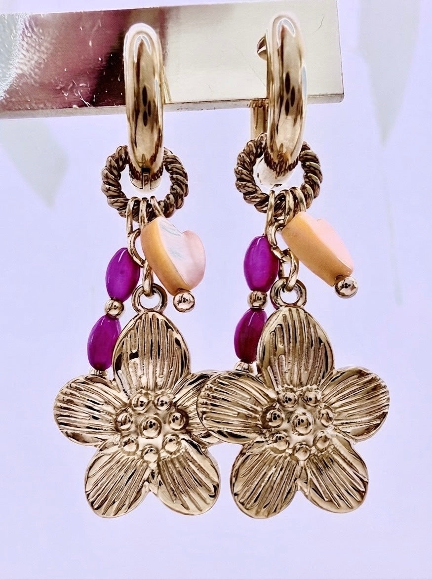 Boucles d’oreilles  Cassia fleurs pendantes avec cœur orange & perles roses fuchsia