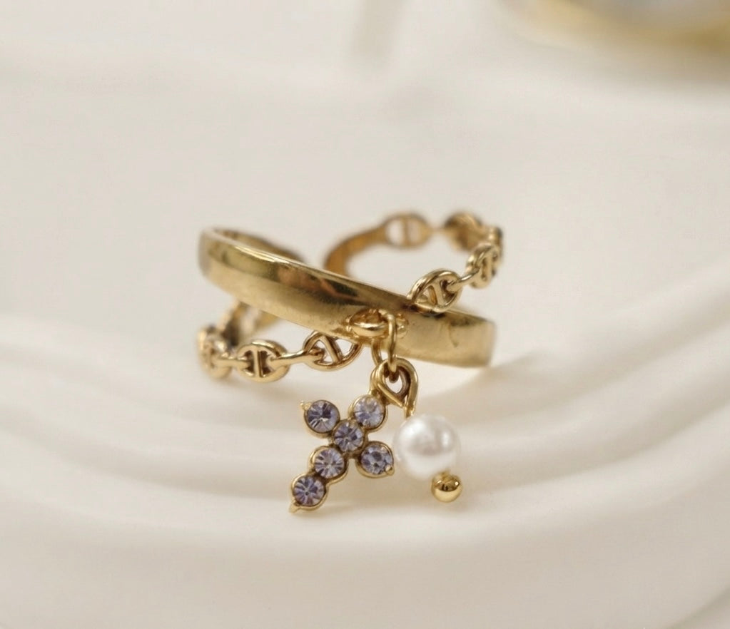 Bague Alma dorée  avec pampilles croix et perle blanche