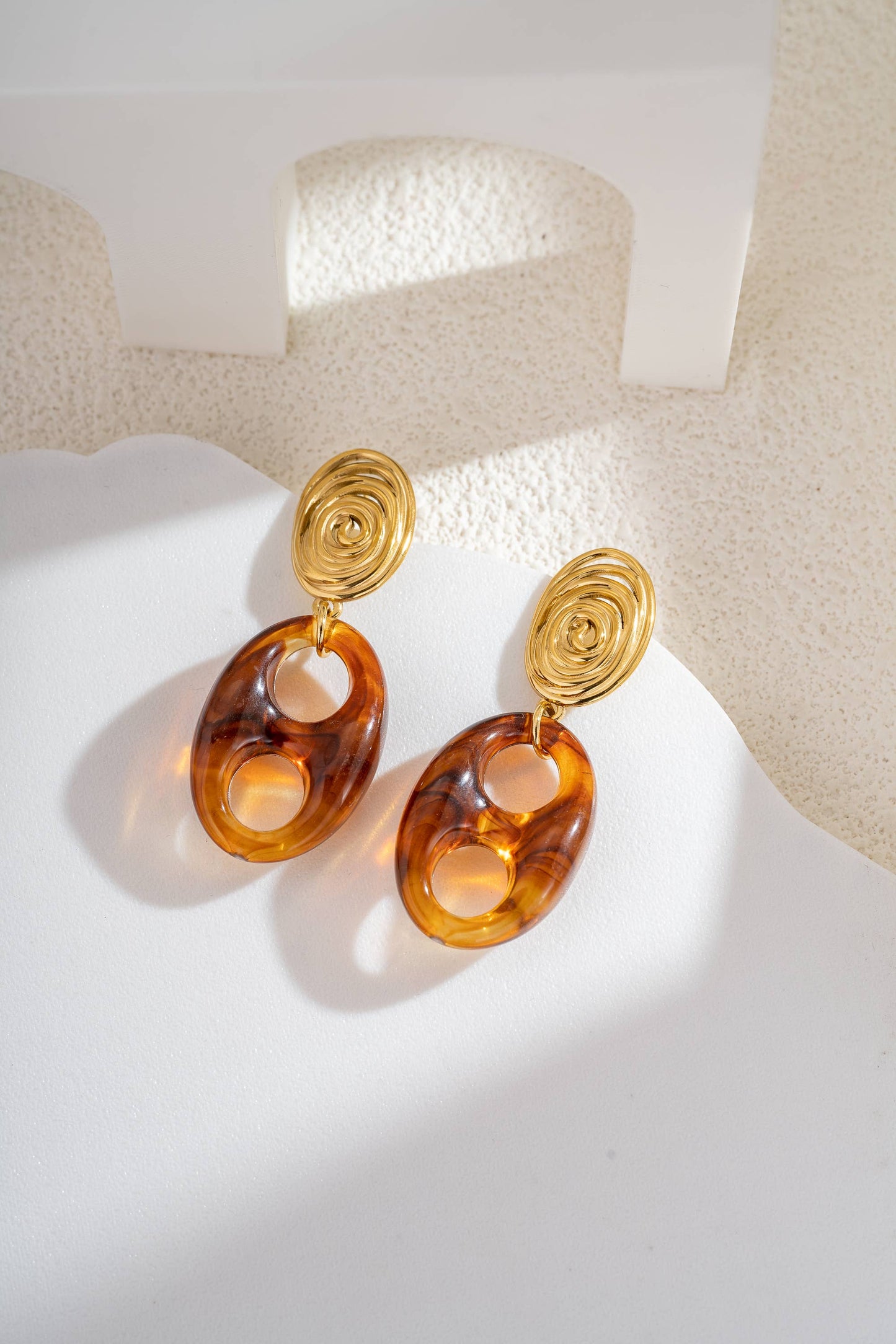 Golden spiral earrings and marbled resin, Steel: Brown