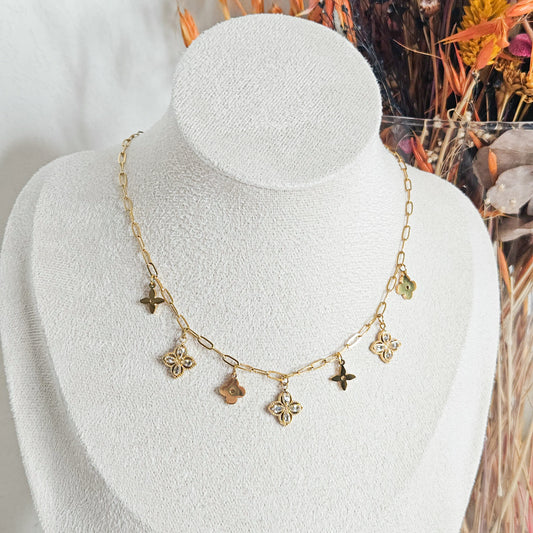 Collier Dana avec charms floraux et strass