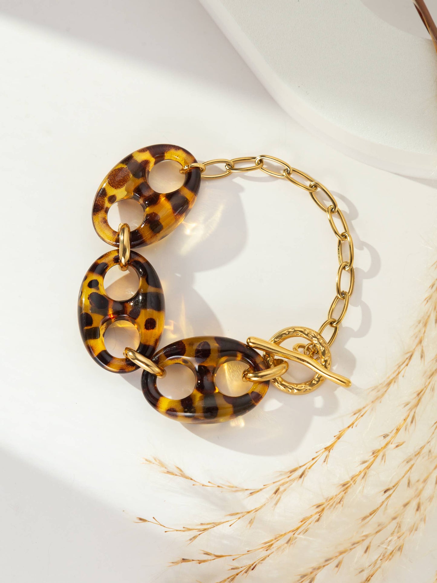 Gold chain bracelet with oval links in steel and resin: Brown