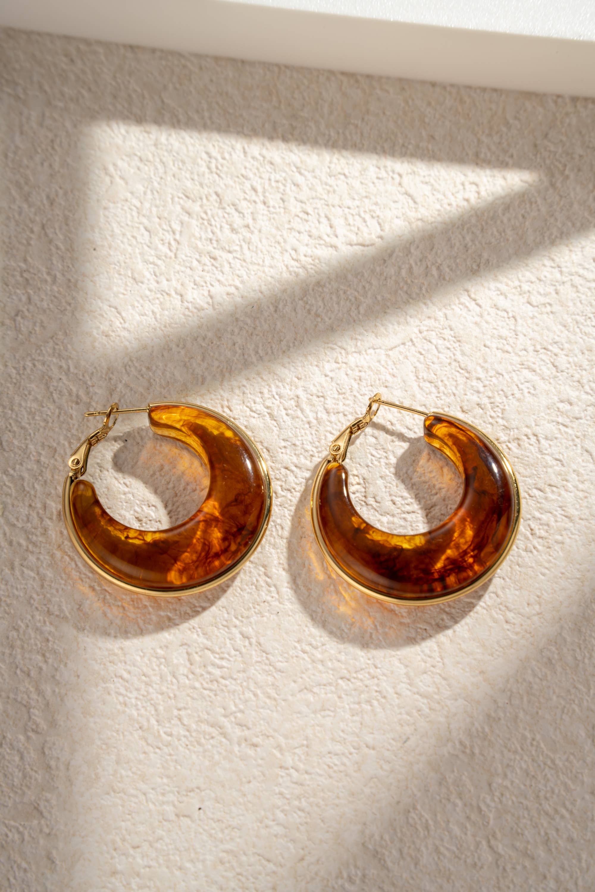 Marbled Resin Creoles Stainless Steel Natural Elegance: Red