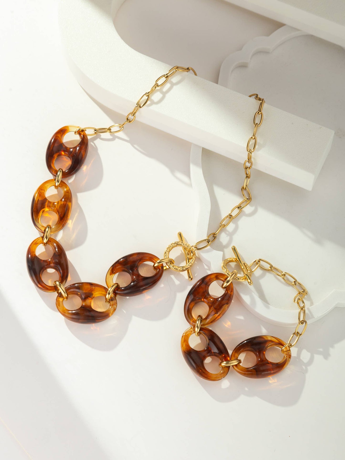 Resin and Stainless Steel Link Necklace Vintage Elegance: Brown