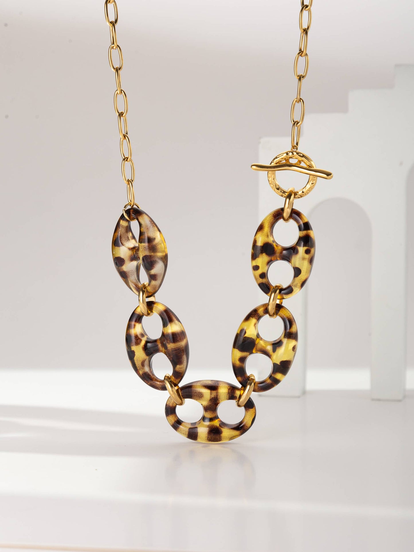 Resin and Stainless Steel Link Necklace Vintage Elegance: Brown