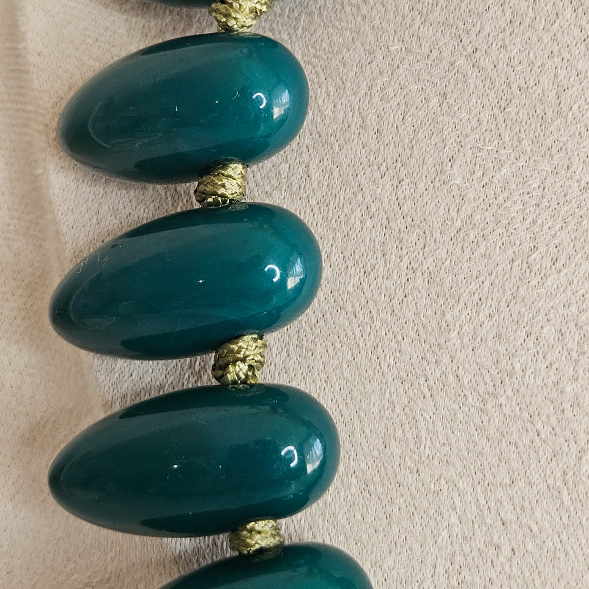 Collier Edwige en résine vert